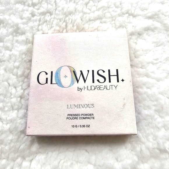 🎉BRAND NEW, NEVER USED!🎉 Huda Beauty Glowish Luminous Pressed Powder! - Picture 6 of 7